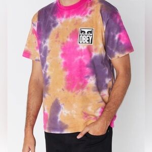 RARE OBEY tee featuring the brand’s iconic logo at the chest and back. Tie-dyed